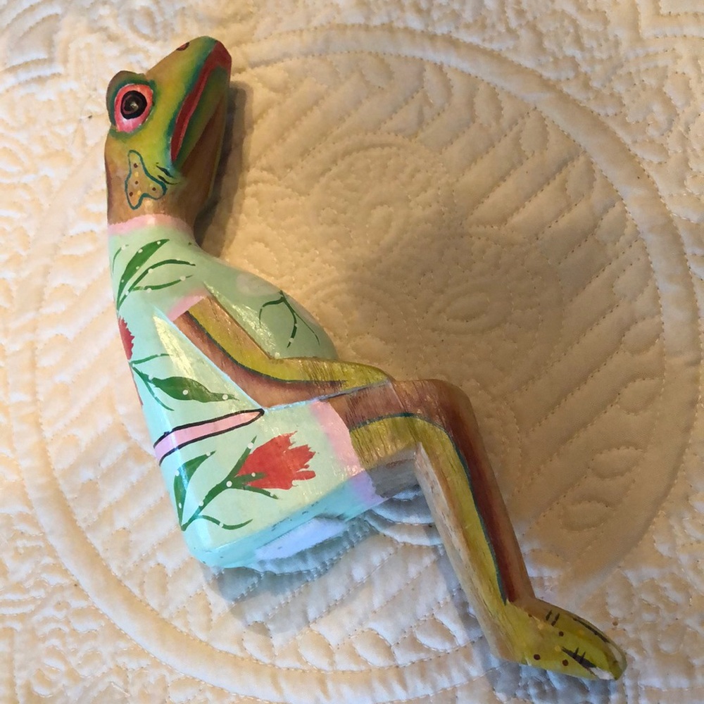🐸 Decorative & Adorable “Frog on a shelf” Indonesian Wood Carved+Hand painted
